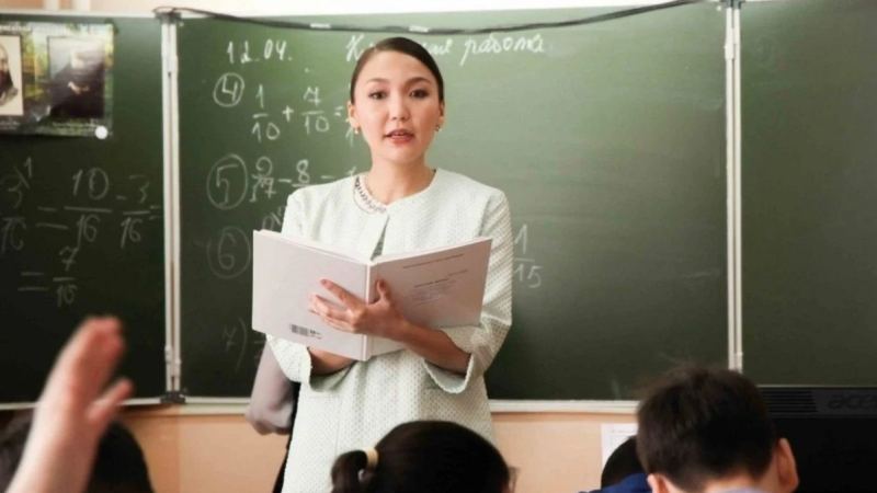 Мектеп мұғалімдерге қысым көрсетеді: Тоқаев Қазақстан мектептеріндегі мәселелер туралы айтты