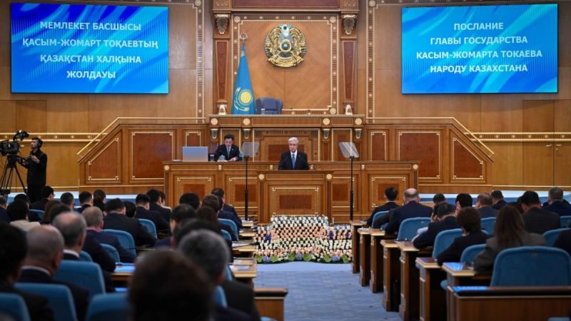 Стратегия сабақтастығы және сын-қатерге бейімделу: жаңа Жолдаудың басты ерекшелігі неде?