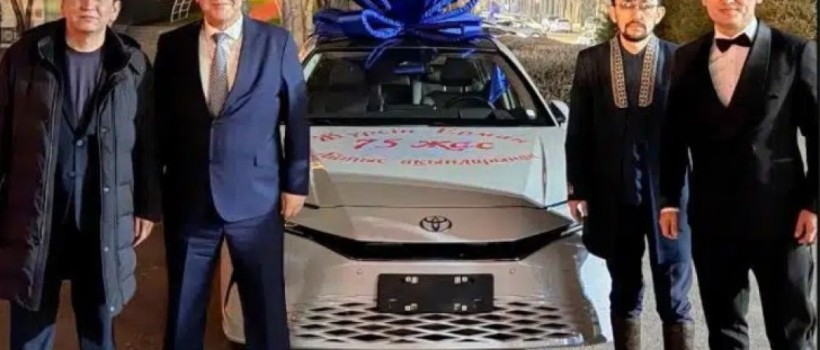 Жүрсін Ерманға ақын-жыршылар көлік мінгізді