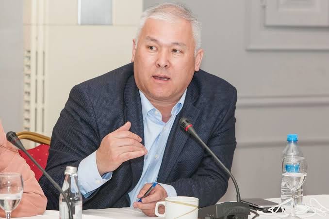 «Тегін жұмыс жасаймыз, жалақы алмаймыз»: Мұрат Әбенов Халық Кеңесіндегі қызметі туралы