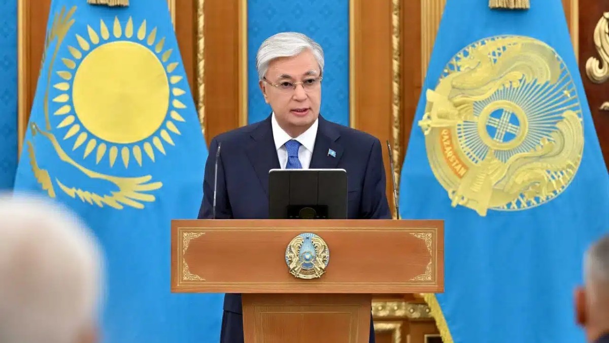 Тоқаев Ерлан Қаринге Конституцияны халыққа кеңінен түсіндіруді тапсырды
