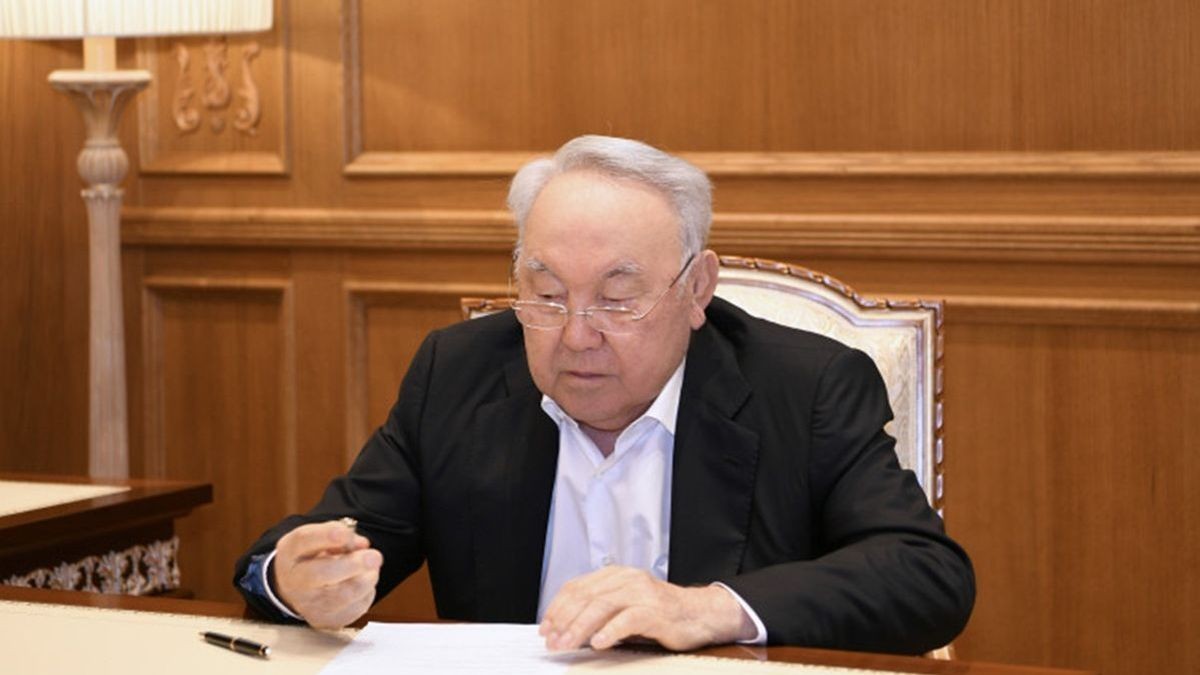 Нұрсұлтан Назарбаев Маңғыстауда қаза тапқан әскерилердің отбасыларына көңіл айтты