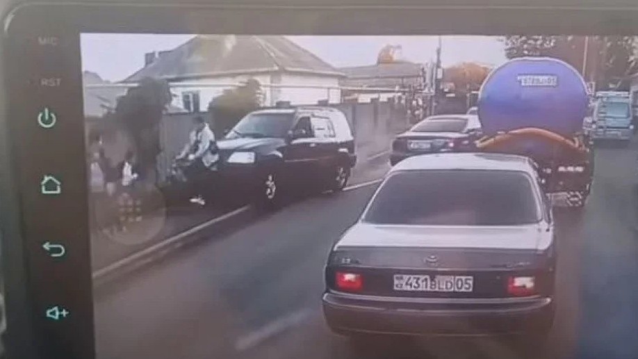 Алматыда мас жүргізуші 4 жасөспірімді қағып кетті