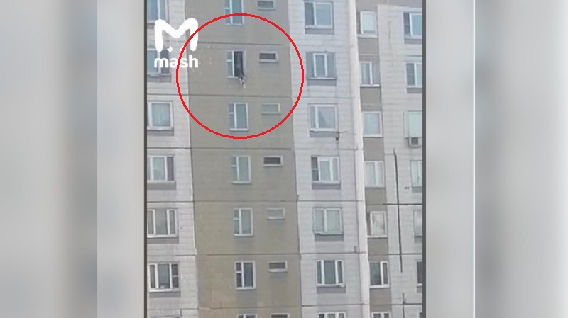 Шестиклассница выпрыгнула. Девочка которая выбросилась с 16 этажа. Девушка выпала с 16 этажа Москва.